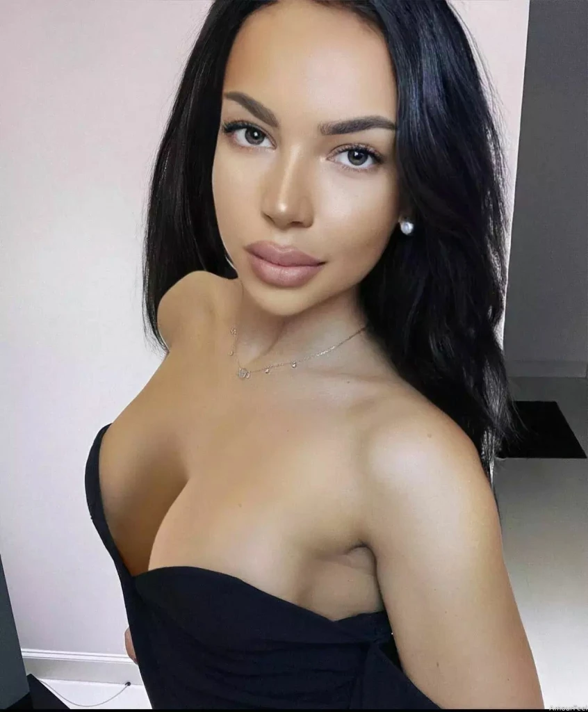 Claudia Profile image 6