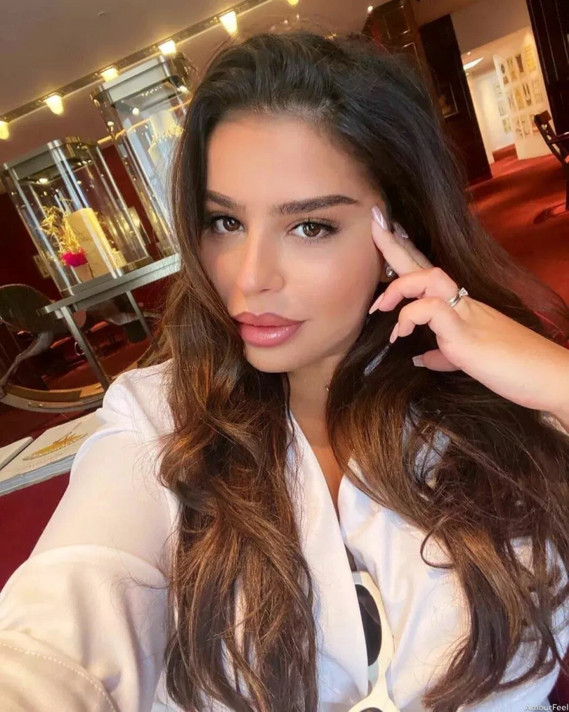 Silvia Iulia Profile image 5