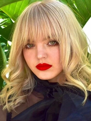 Yana Profile image 1