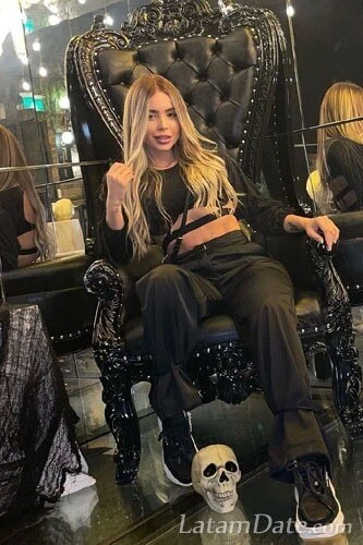 LAURA Profile image 2