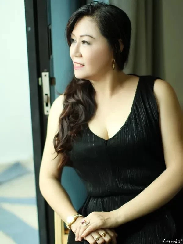 Gina Profile image 3