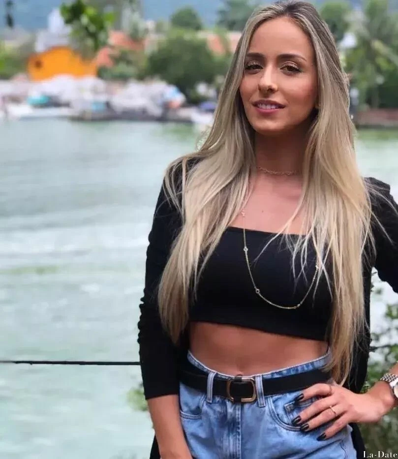 Claudia Profile image 6