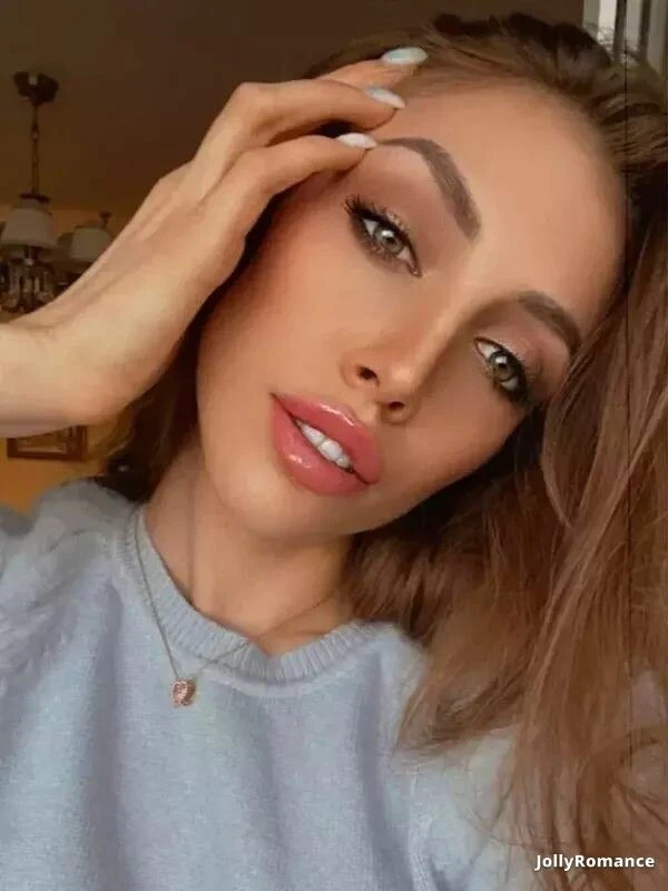 Alena Profile image 1