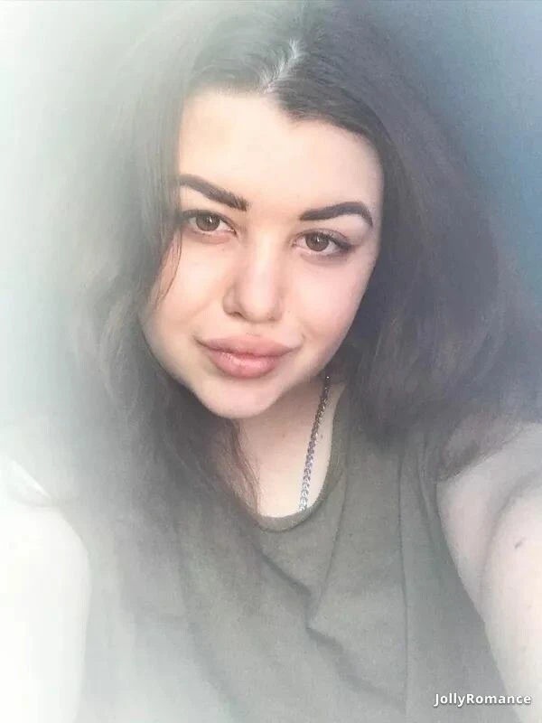 Nadia Profile image 2