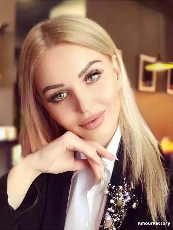 Zlata Profile image 3