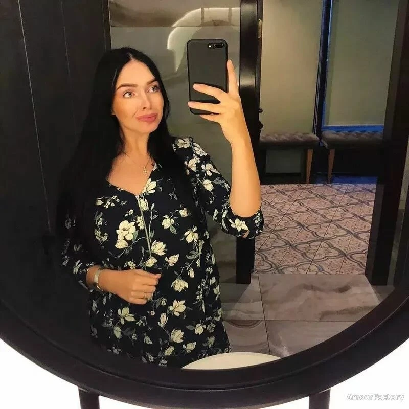 Valeria Profile image 4