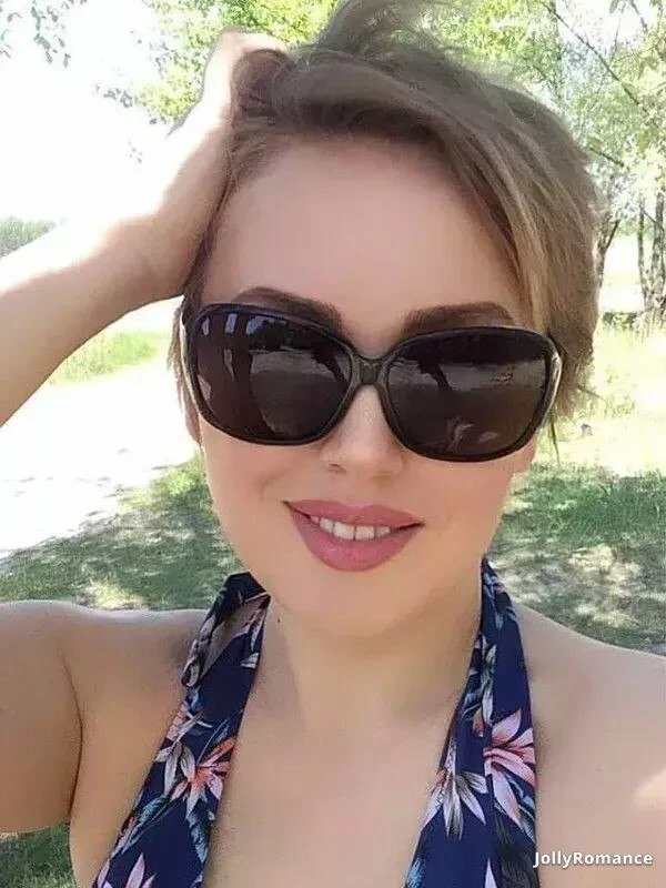 Yana Profile image 2