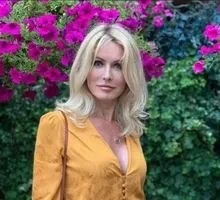 Yana Profile image 1