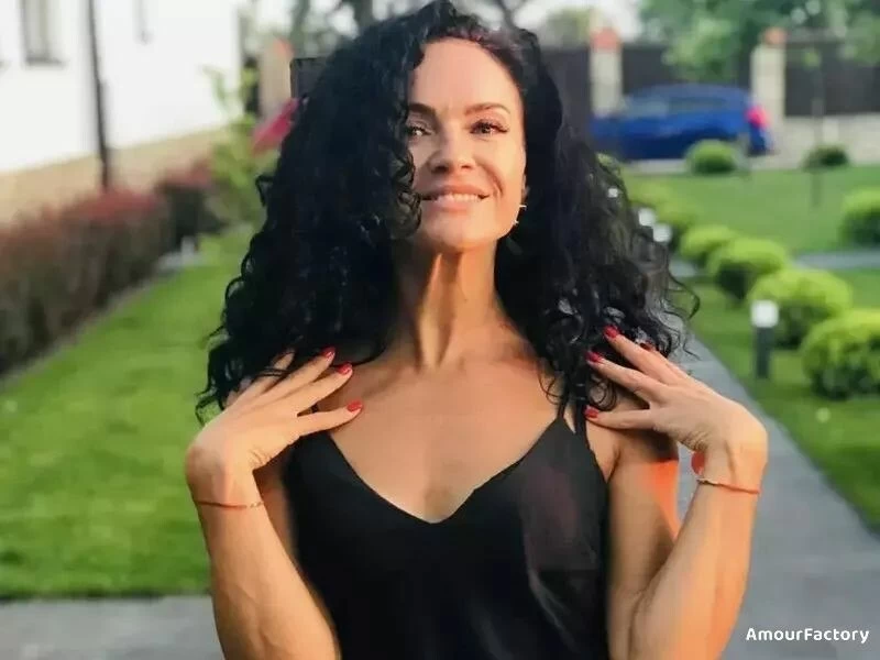 Valentina Profile image 4