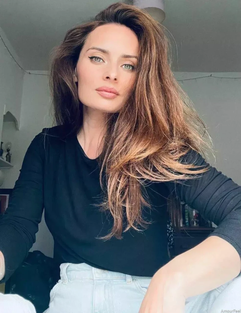 Mirela Rozalia Profile image 4