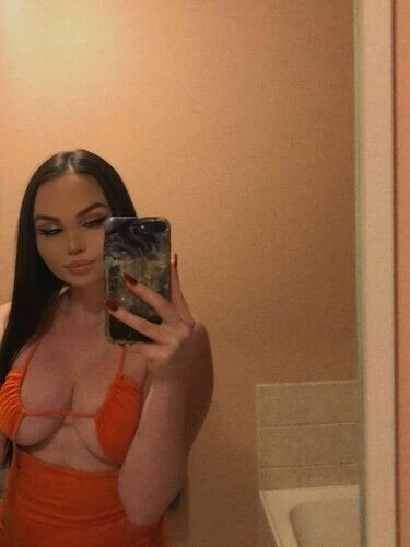 Saskia Profile image 1