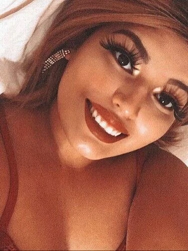 Veroni243 Profile image 2