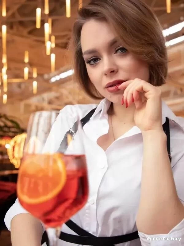 Yulia Profile image 4