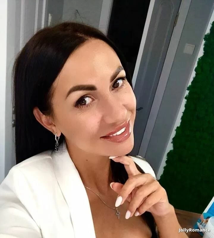 Larisa Profile image 1