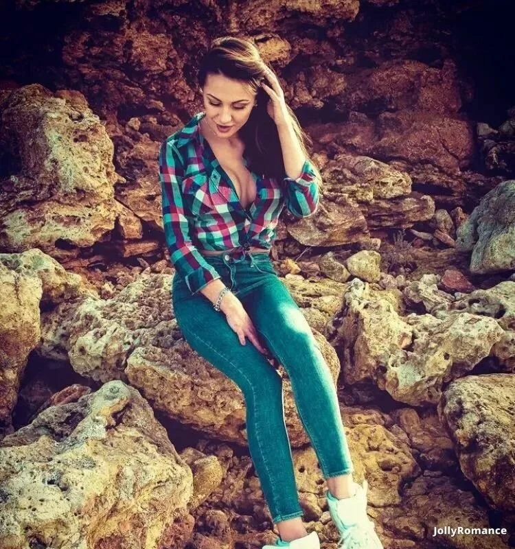 Larisa Profile image 2