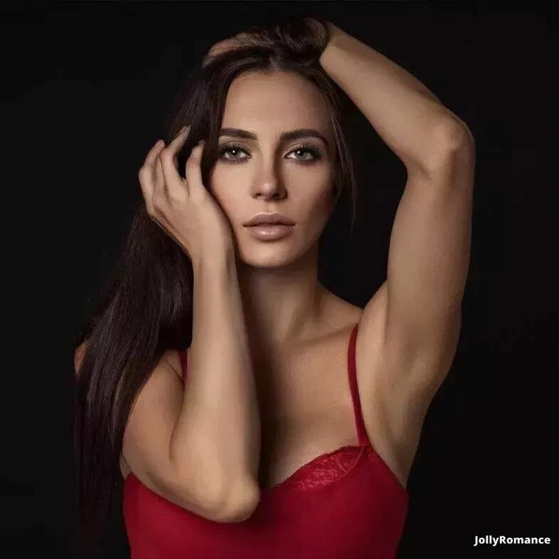 Veronica Profile image 3