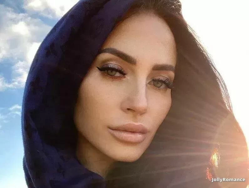 Veronica Profile image 2