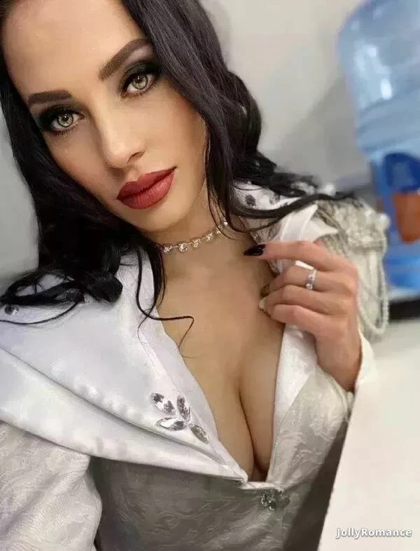 Veronica Profile image 5