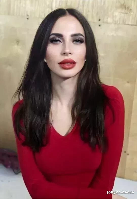 Veronica Profile image 4