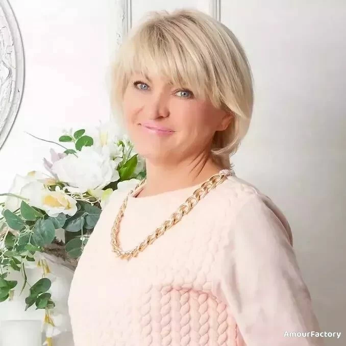 Elena Profile image 1