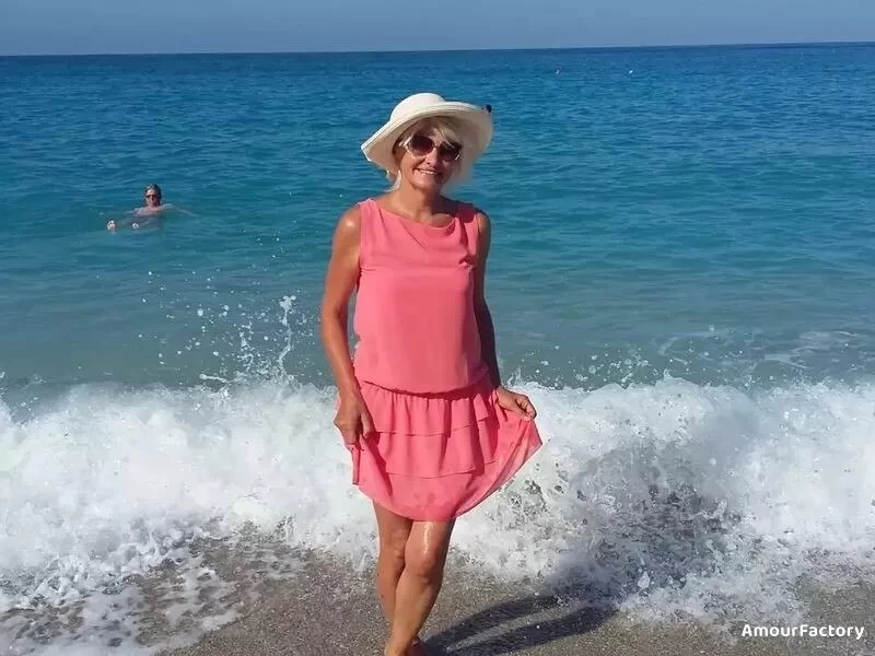 Elena Profile image 5