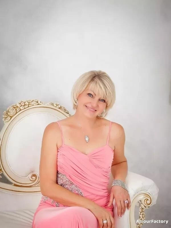 Elena Profile image 2