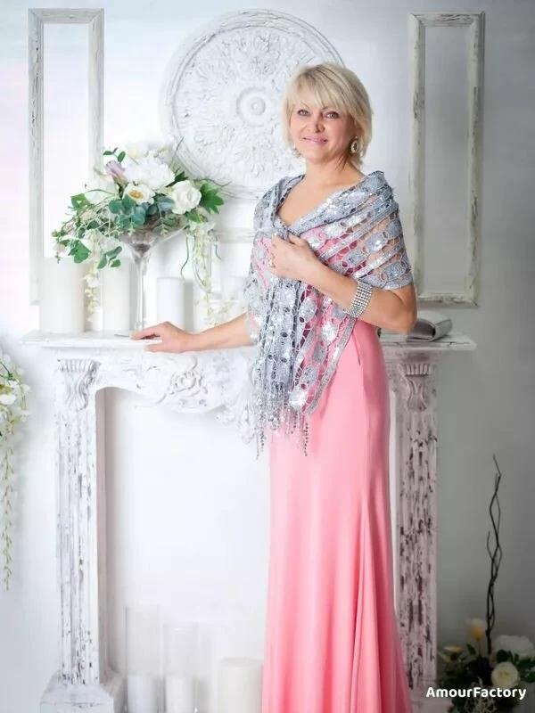 Elena Profile image 3