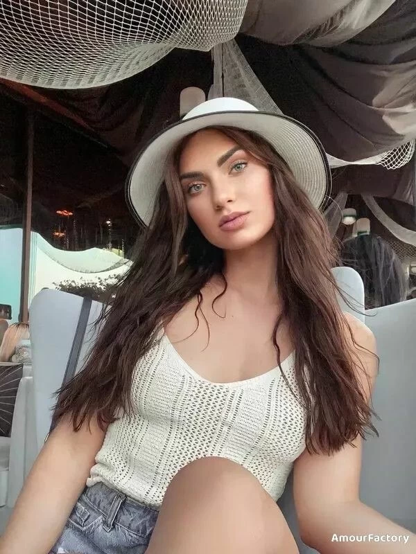 Alena Profile image 3