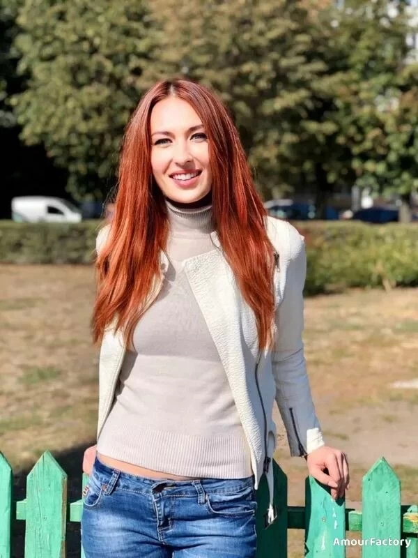 Elena Profile image 2