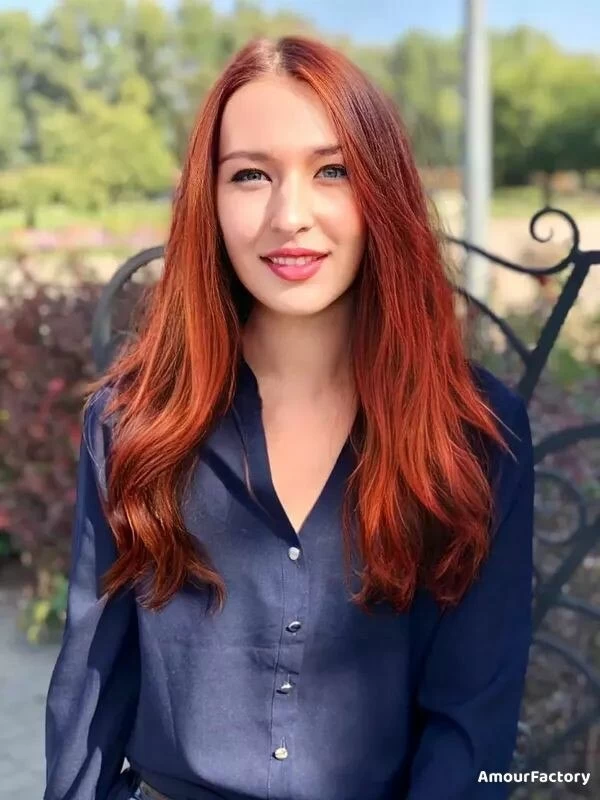 Elena Profile image 3