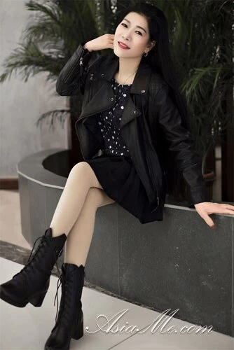 Nina Profile image 2