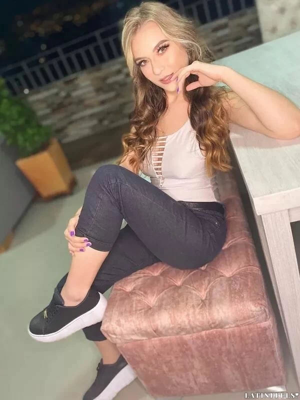 Alejandra Profile image 3