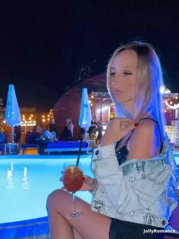 Yana Profile image 5