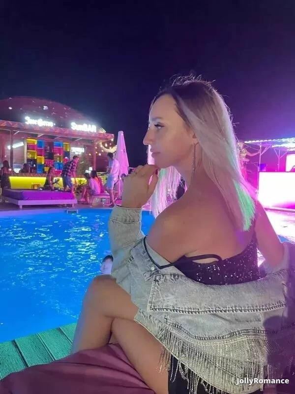 Yana Profile image 1