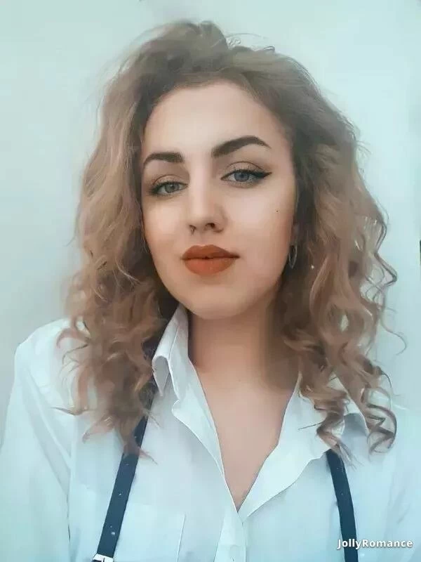 Oksana Profile image 2