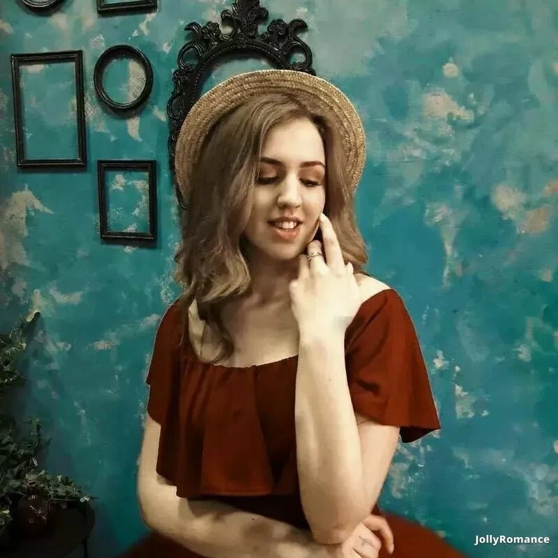 Oksana Profile image 4