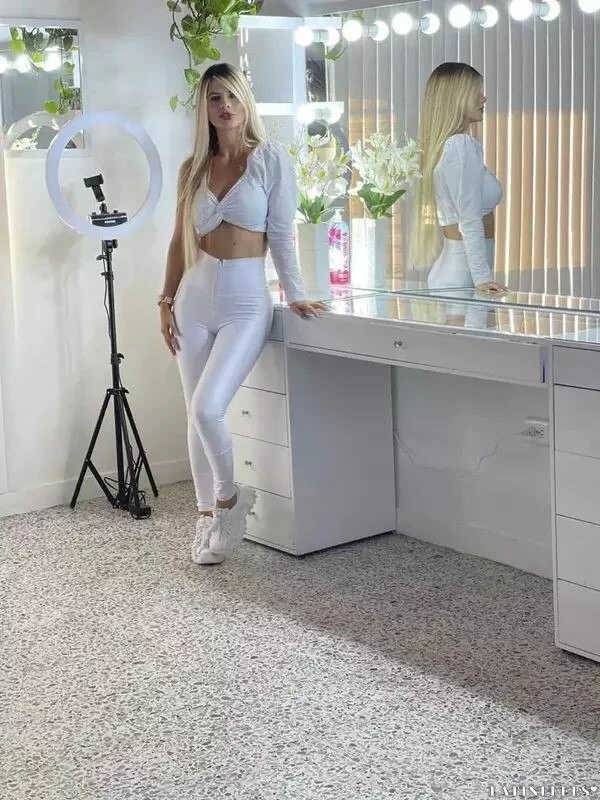Estefania Profile image 5