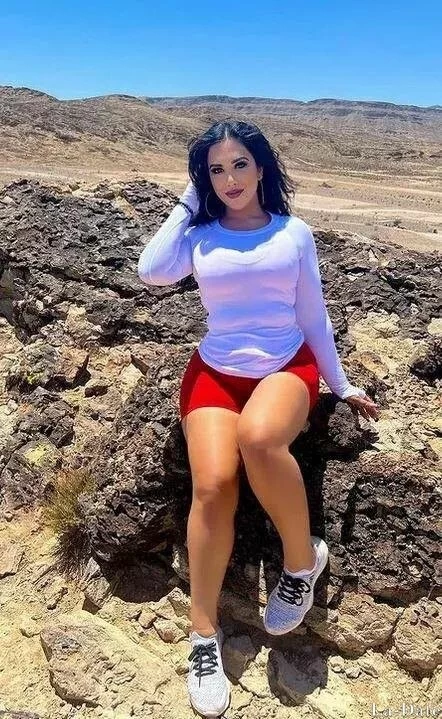 Alejandra Profile image 3