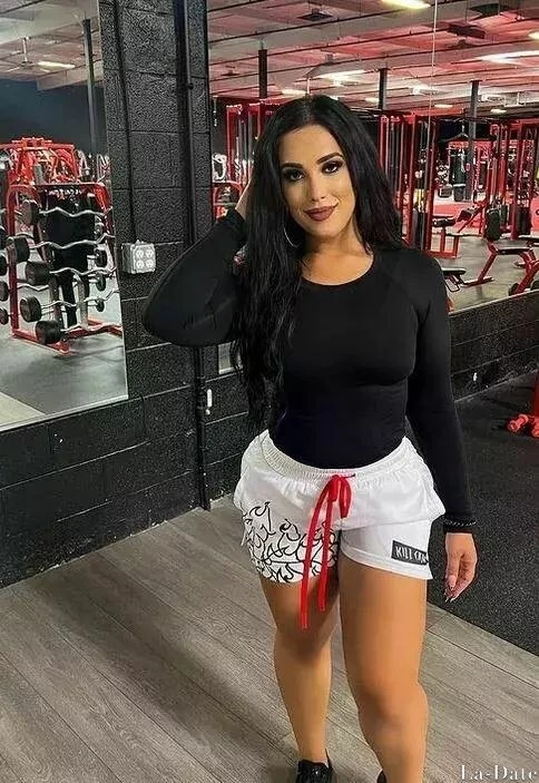 Alejandra Profile image 1