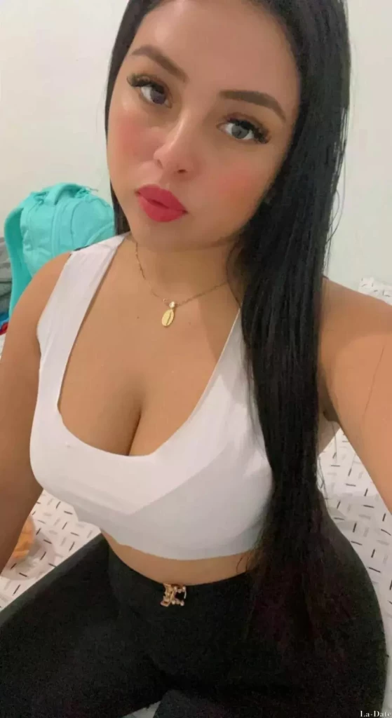 Andrea Profile image 3