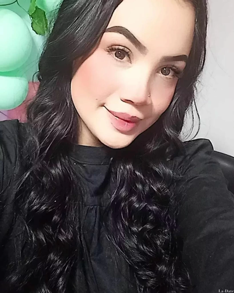 Paula Profile image 6