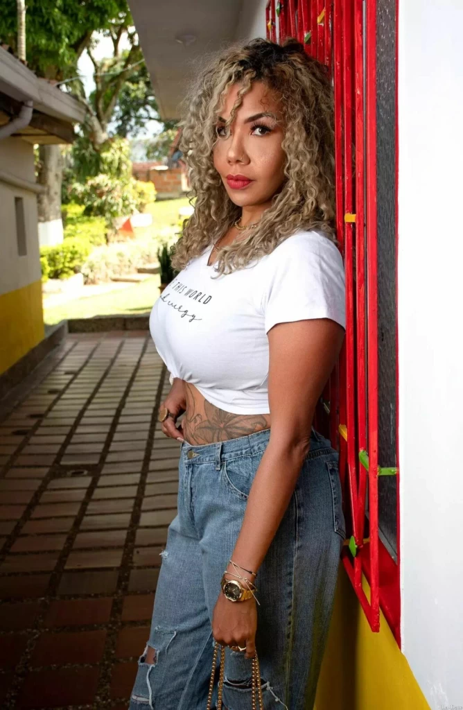 Alejandra Profile image 6