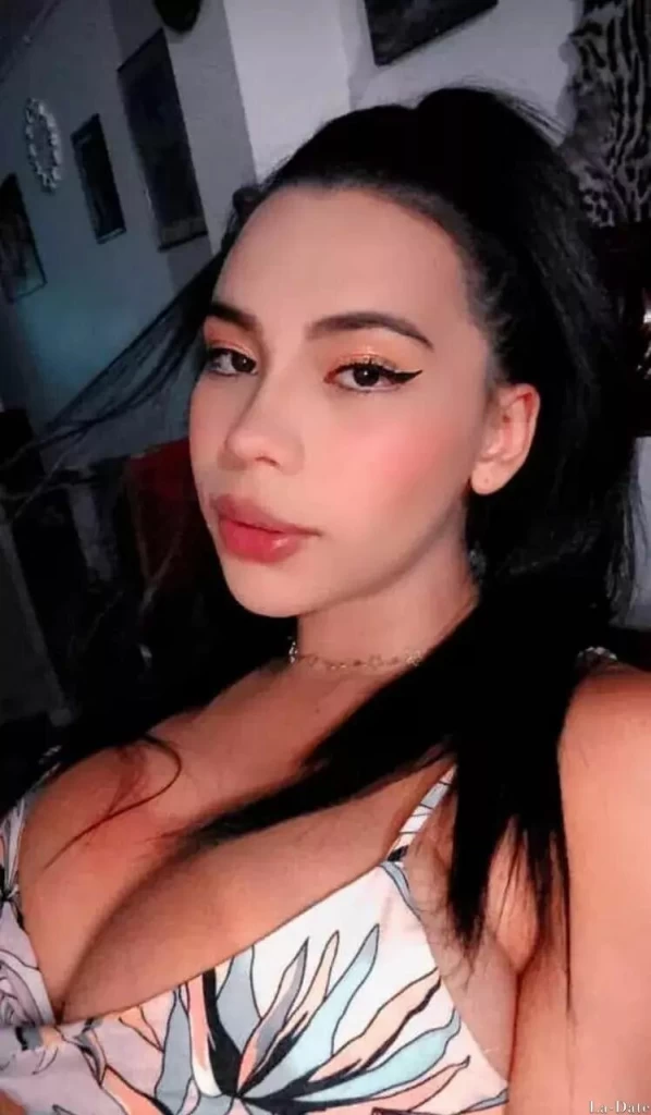 Juliana Profile image 5