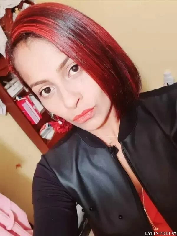 Alejandra Profile image 2